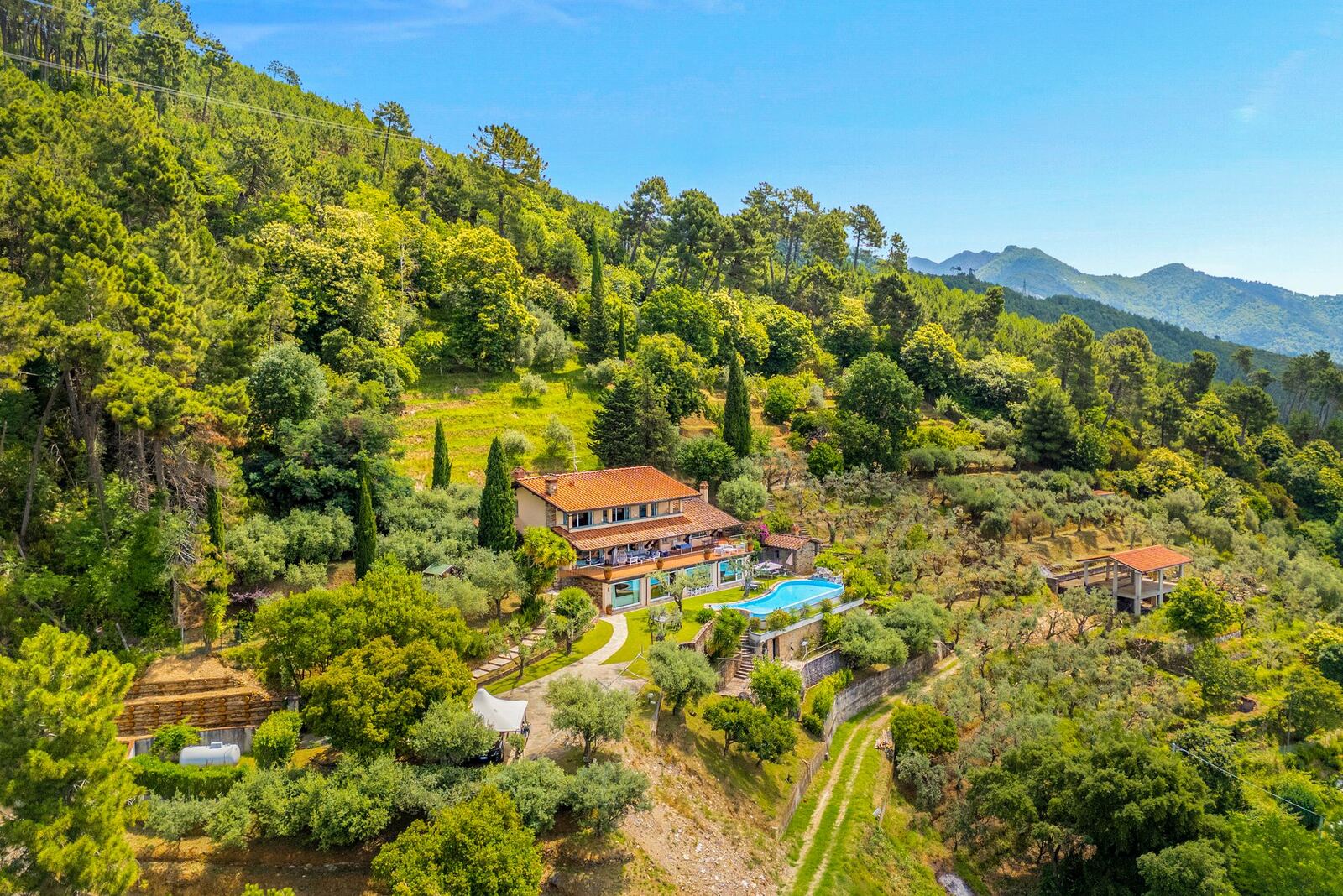 La tenuta immersa nelle colline di Strettoia